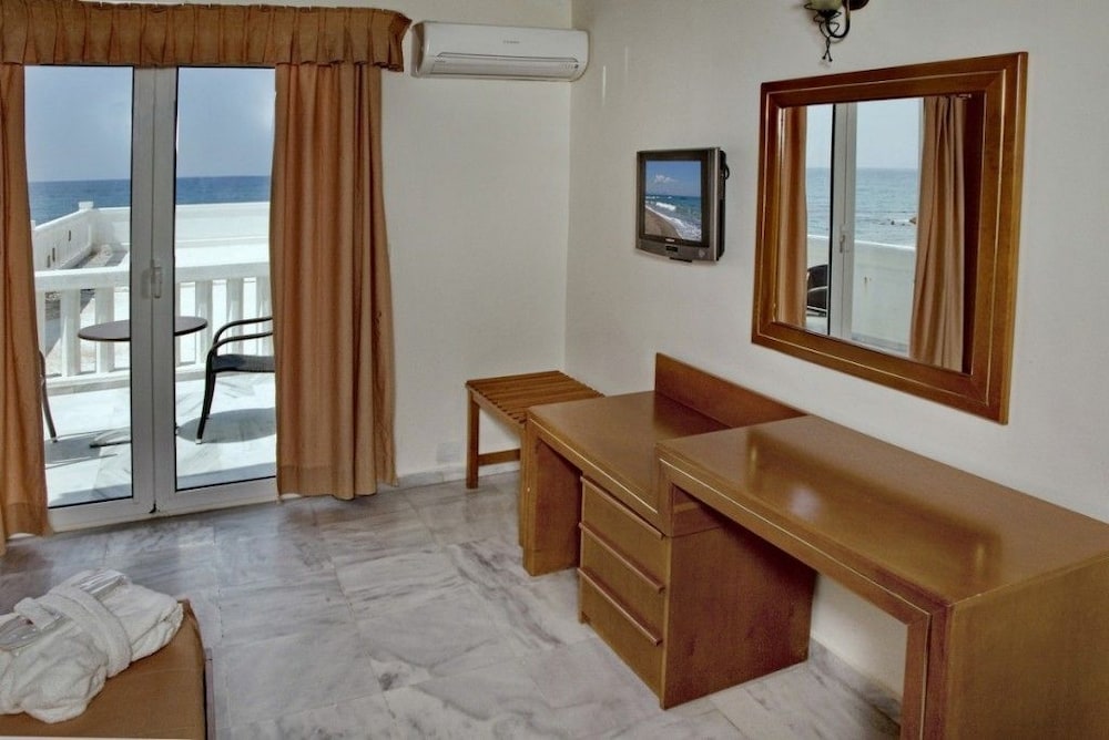 Jo-An Beach Hotel 60/93
