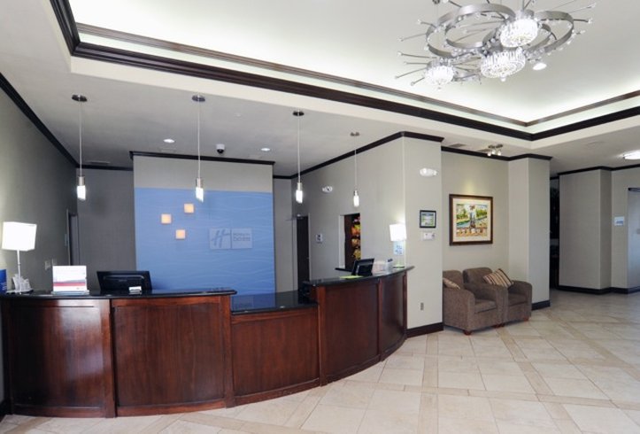 Holiday Inn Express Hotel & Suites Seguin 7/49