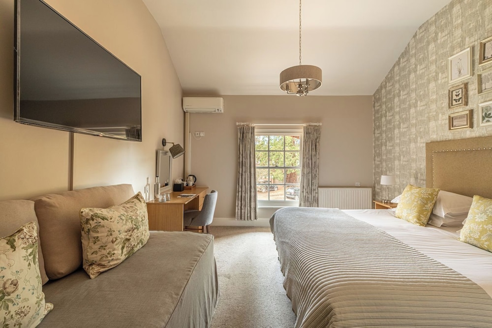 غرفة عائلية بسرير كينج مع أريكة، Bartley Lodge Hotel 7/10