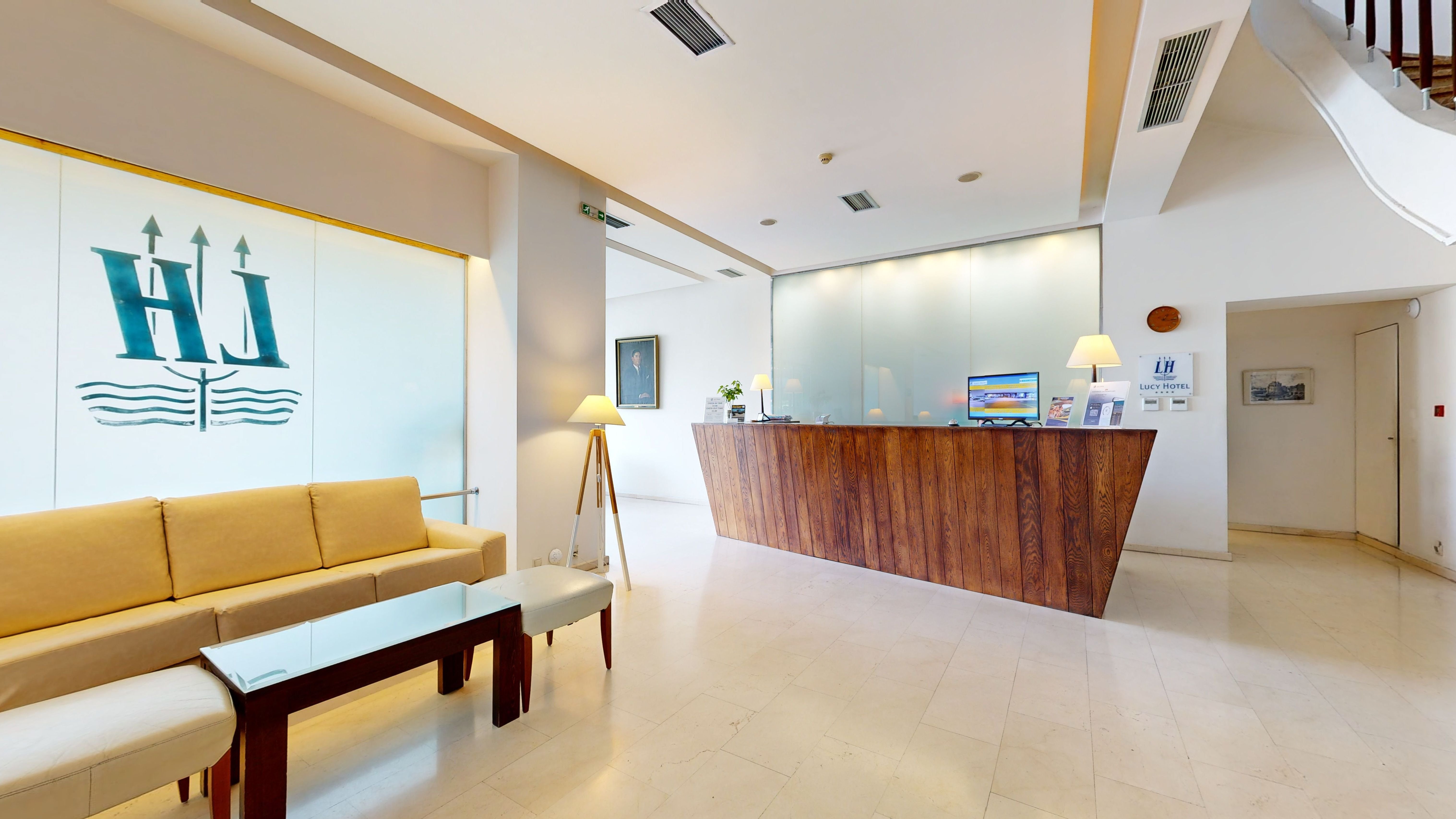 LUCY HOTEL 5/40