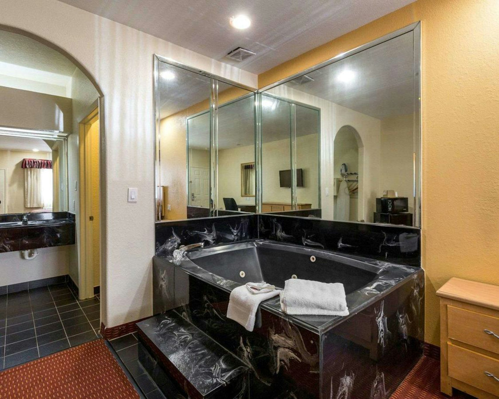 Scottish Inn & Suites IAH West 6/10