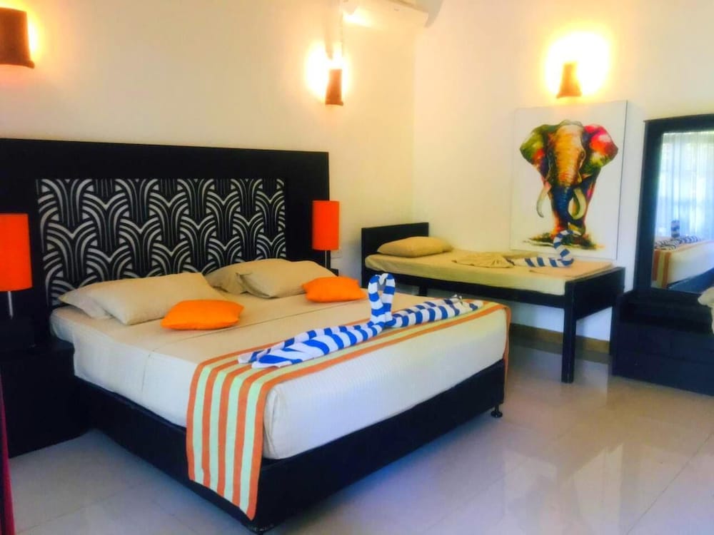 DELUXE, DOUBLE BED