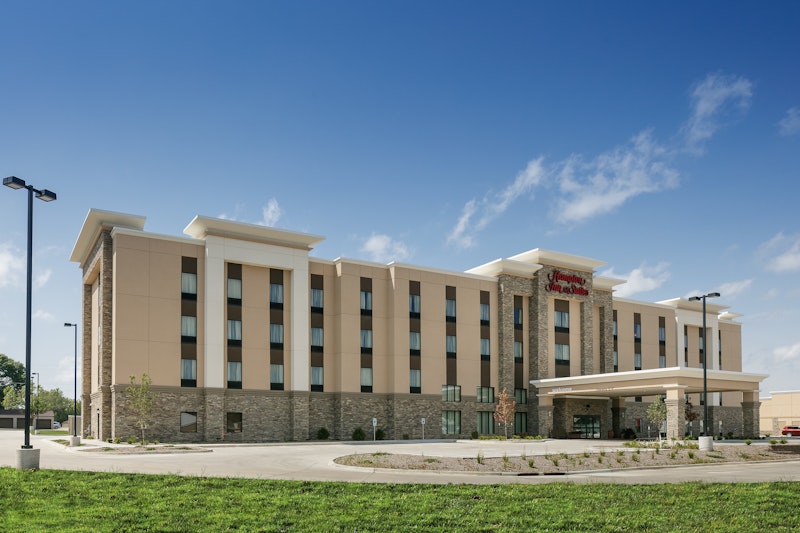 Hampton Inn & Suites Mason City 3/14