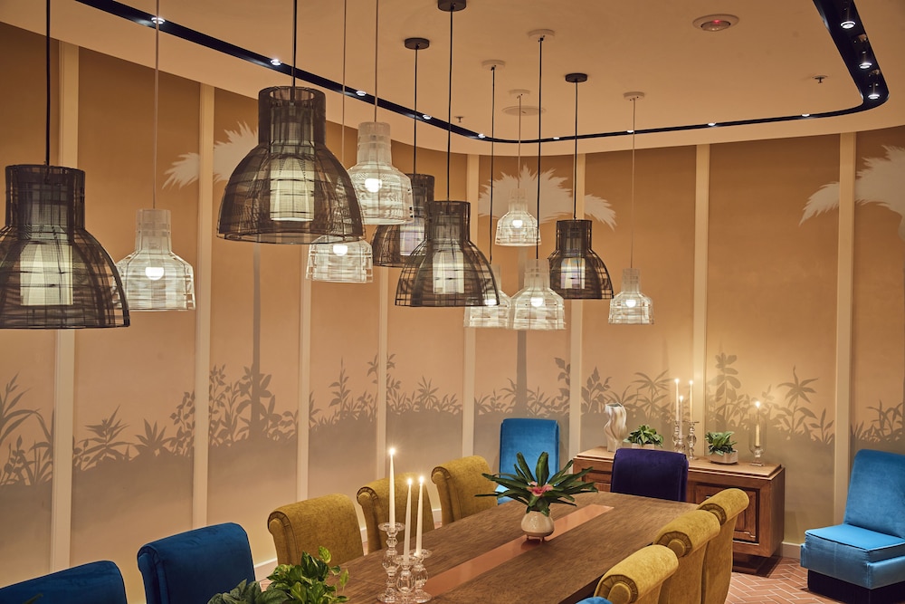 The Drayton Hotel Savannah, Curio Collection by Hilton 48/51