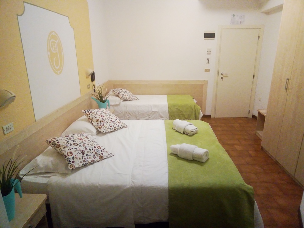 New Hotel Jolie 21/34