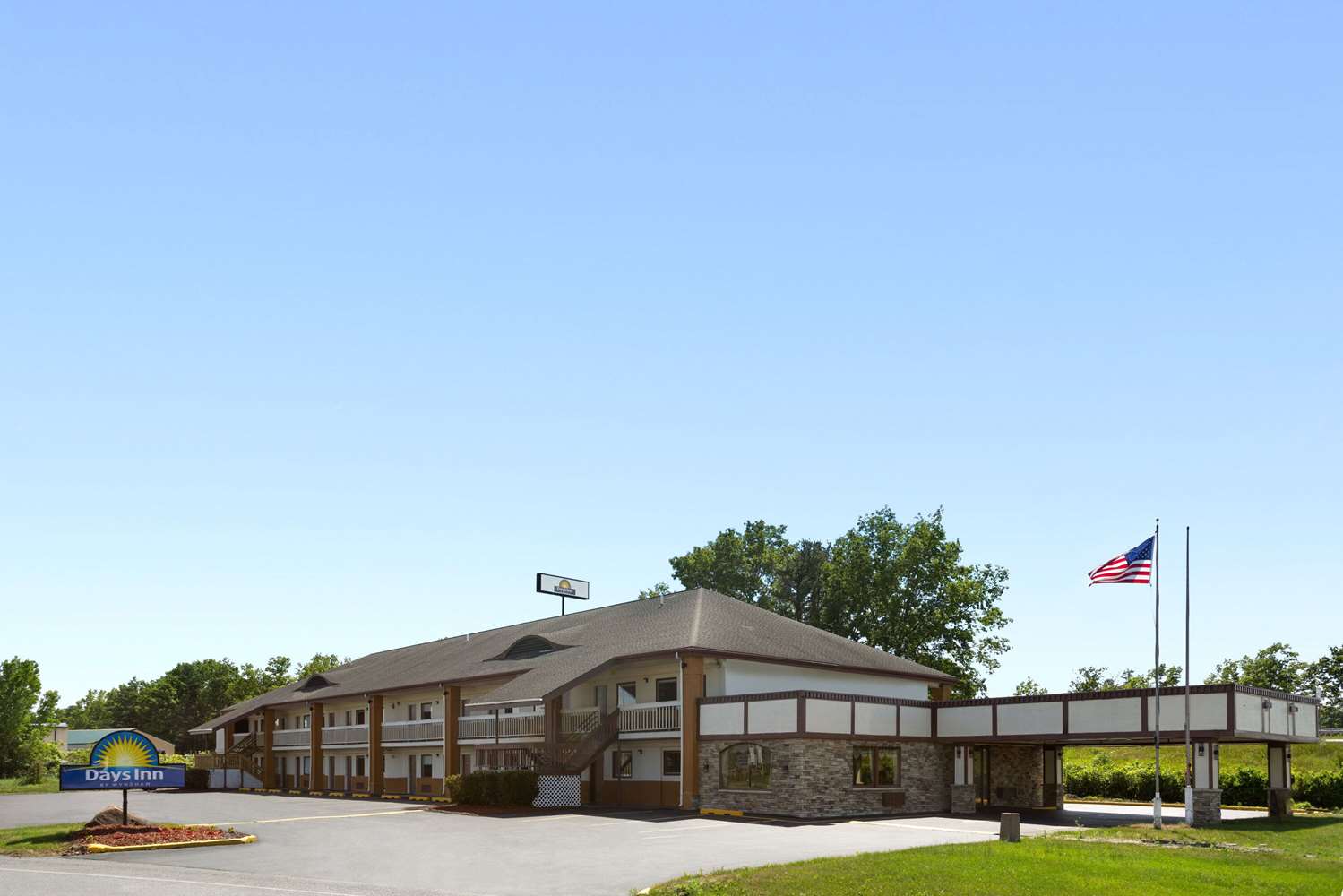 Days Inn by Wyndham Queensbury/Lake George 3/38