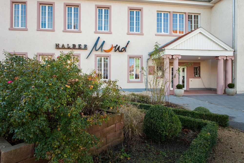 Hotel Halber Mond 41/50