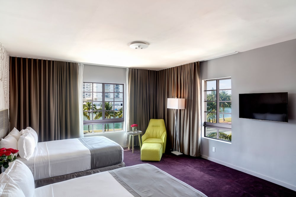 The L Hotel 19/50