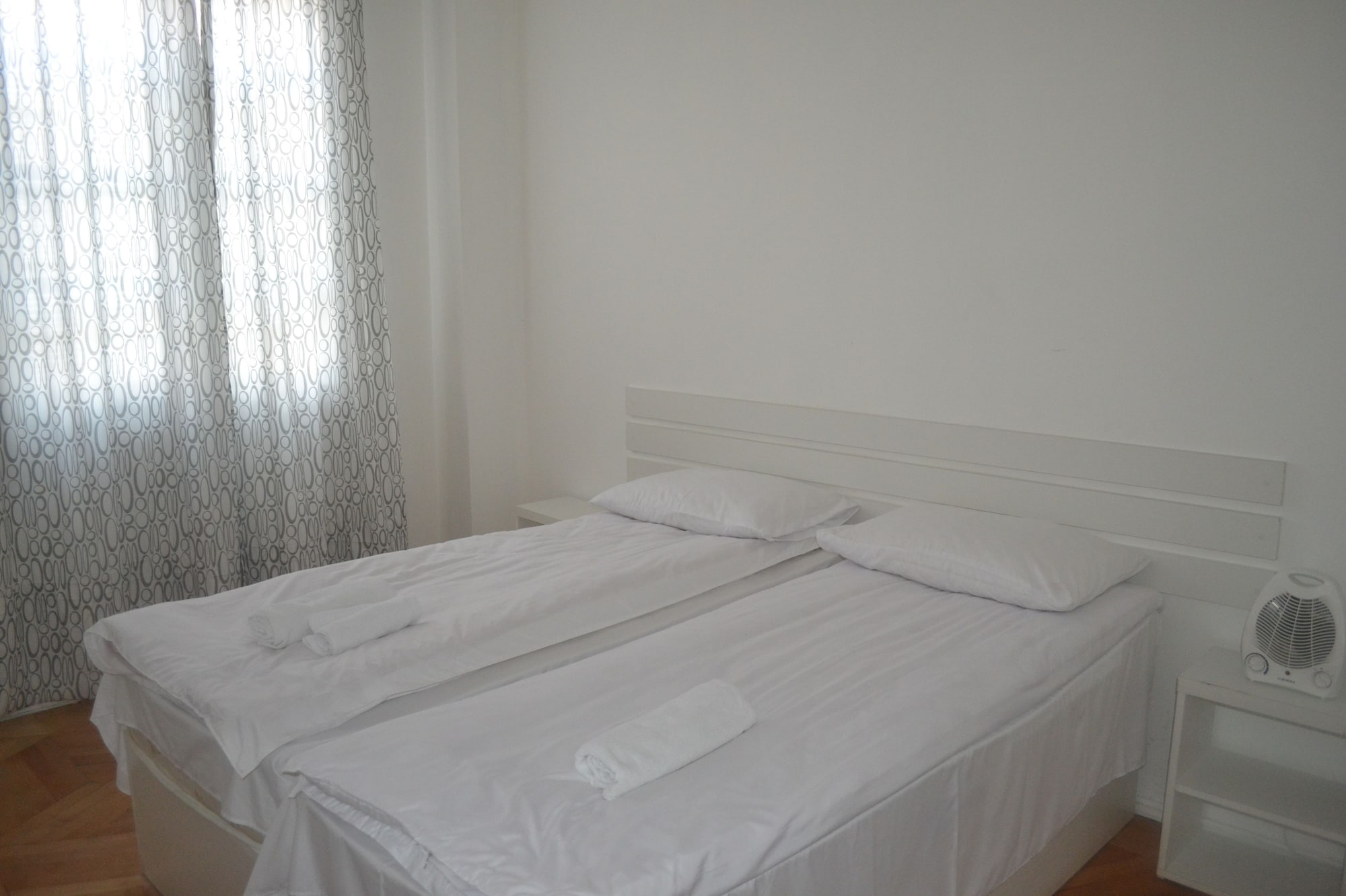 BASIC, DOUBLE OR TWIN BED