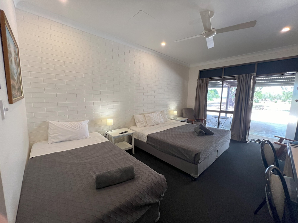 Albert Park Motor Inn 12/63