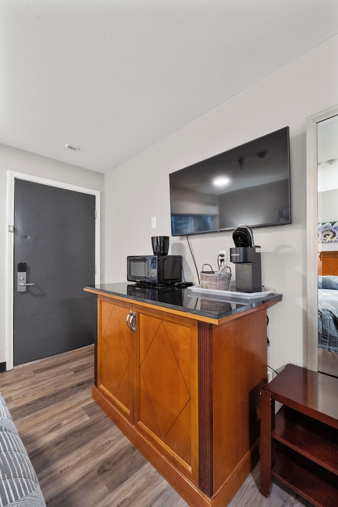 Basecamp Puyallup a Travelodge by Wyndham 8/50