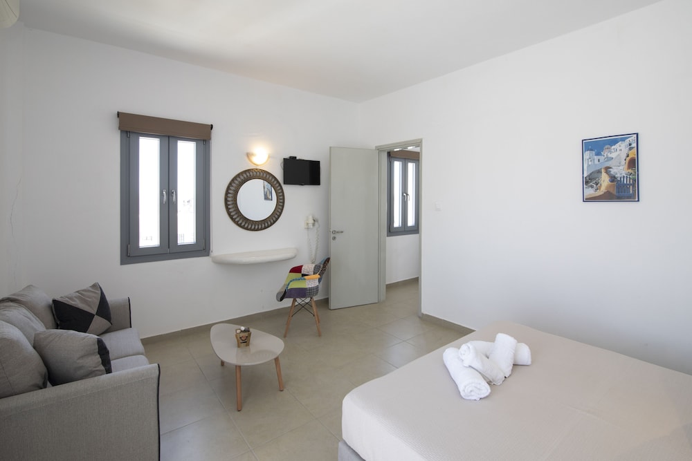 Thira S Dolphin Hotel 20/72