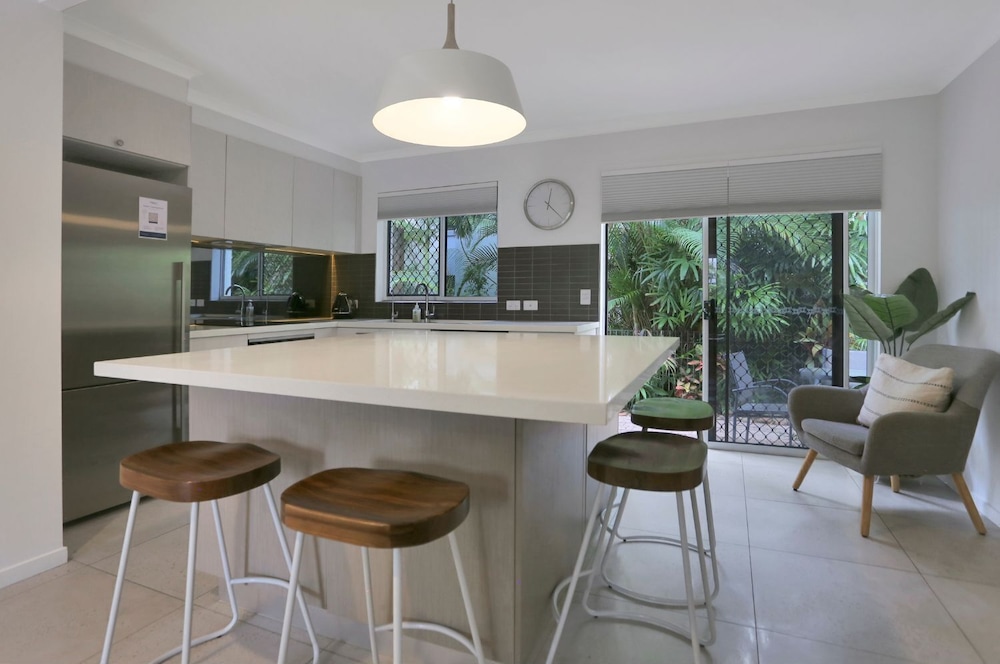 NOOSA PLACE RESORT 11/74