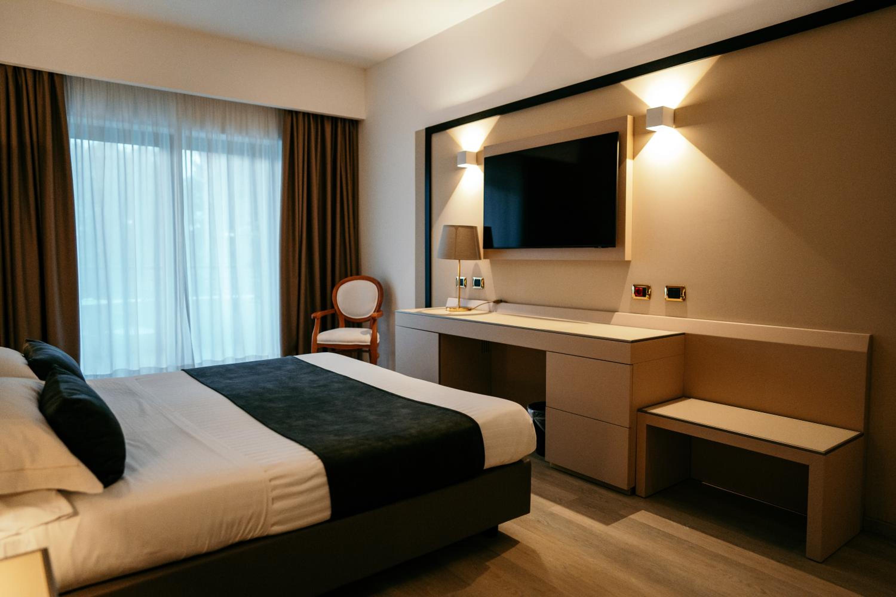 غرفة مزدوجة سوبيريور بشرفة، Grand Hotel La Chiusa Di Chietri 3/10