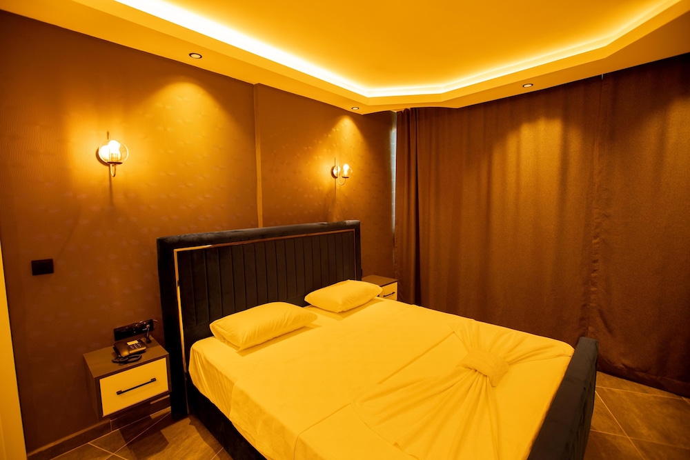 Hotel Rolli 8/23