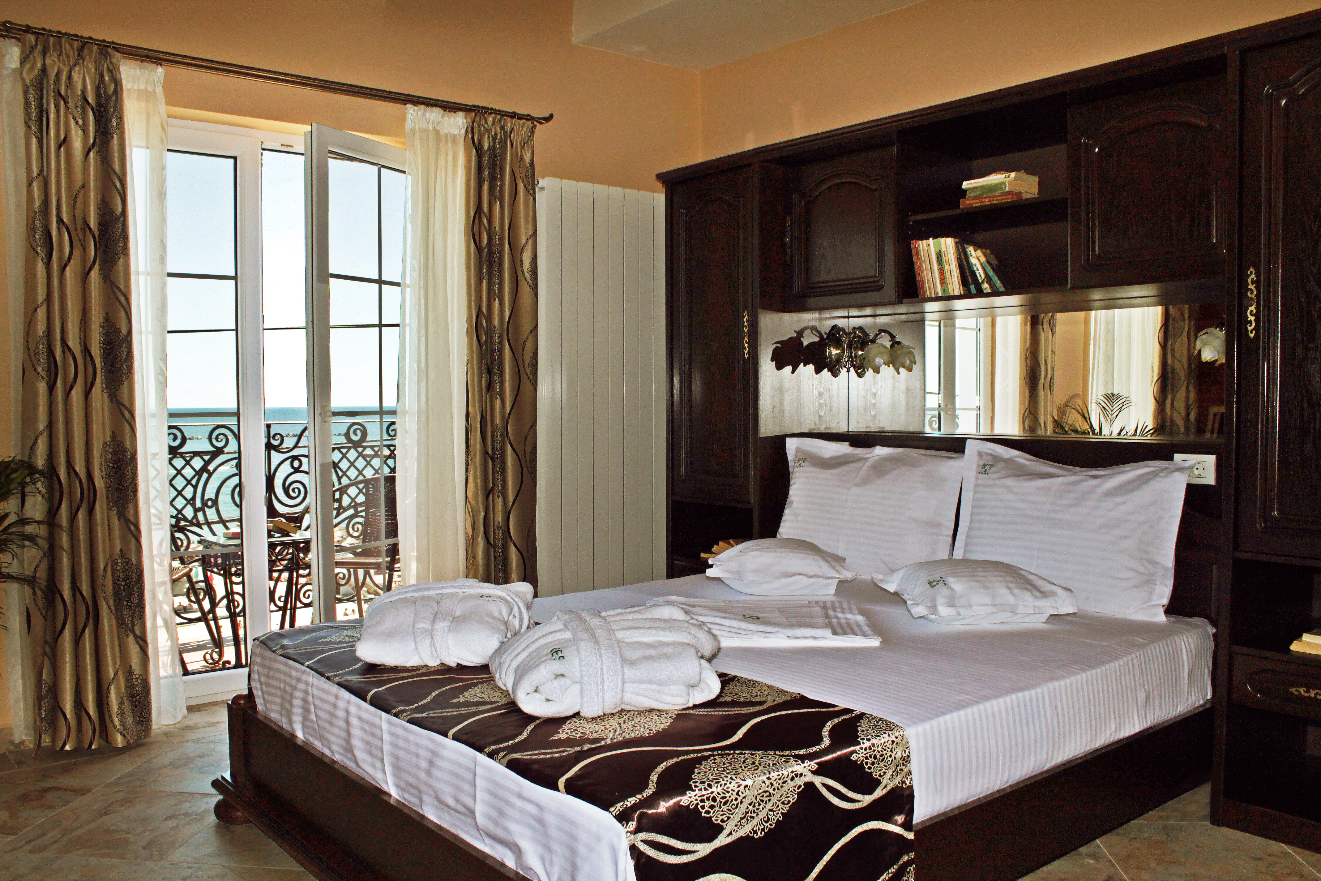 Ges Hotel 8/27