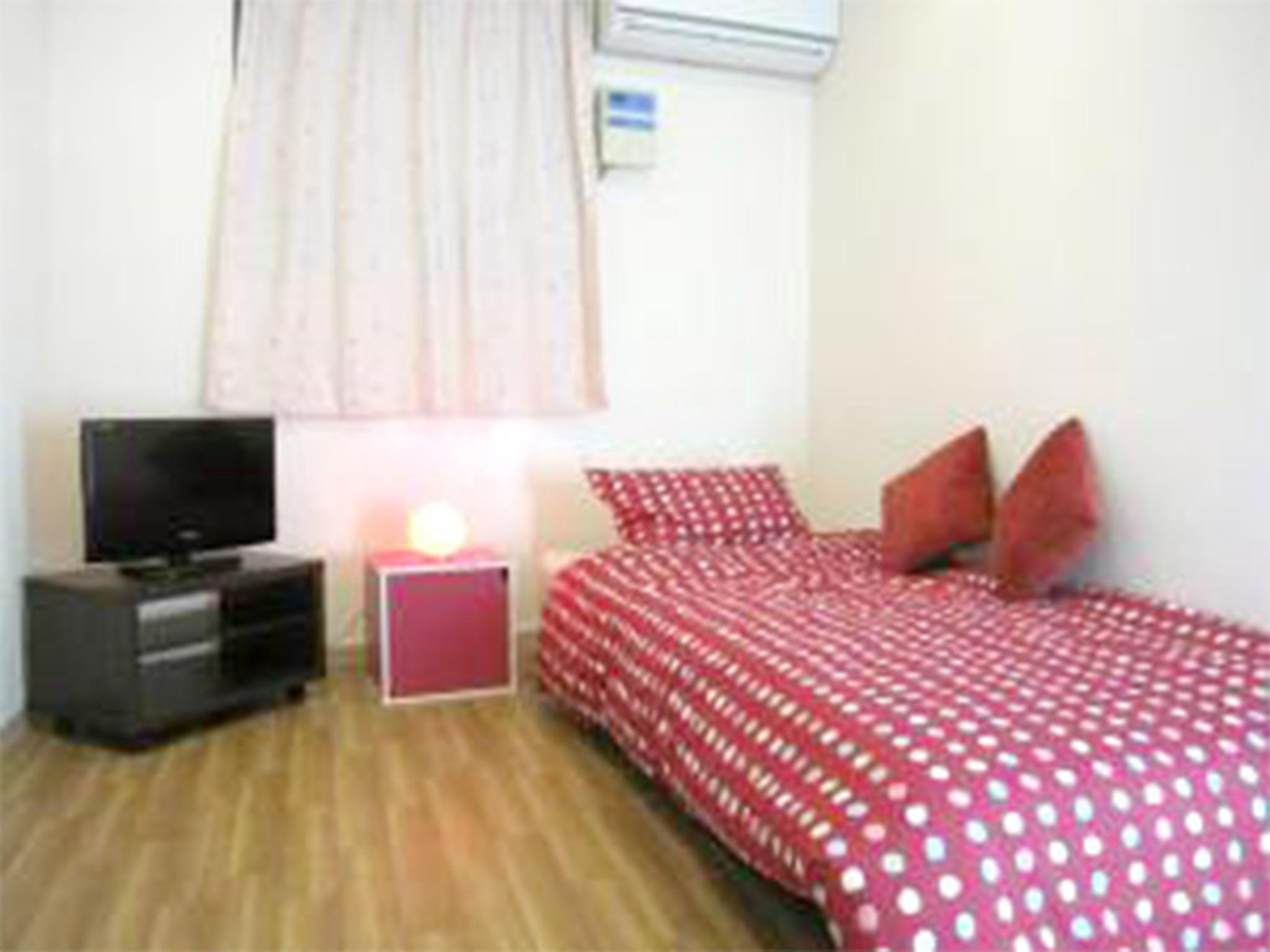 Female Only, Twin Beds