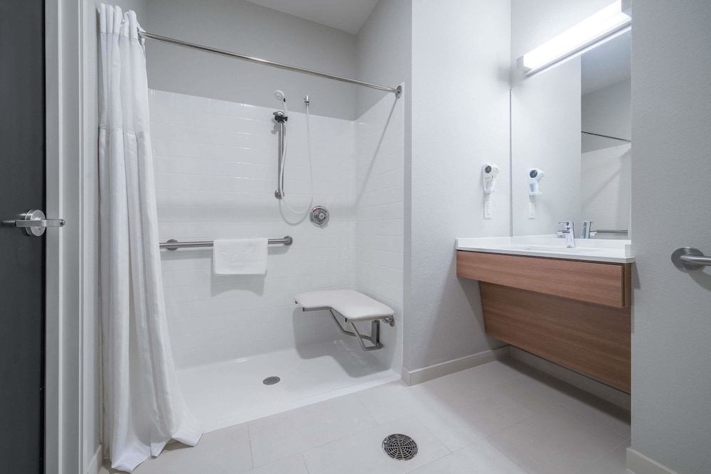 Microtel Inn And Suites By Wyndham Moorhead Fargo Area 12/39