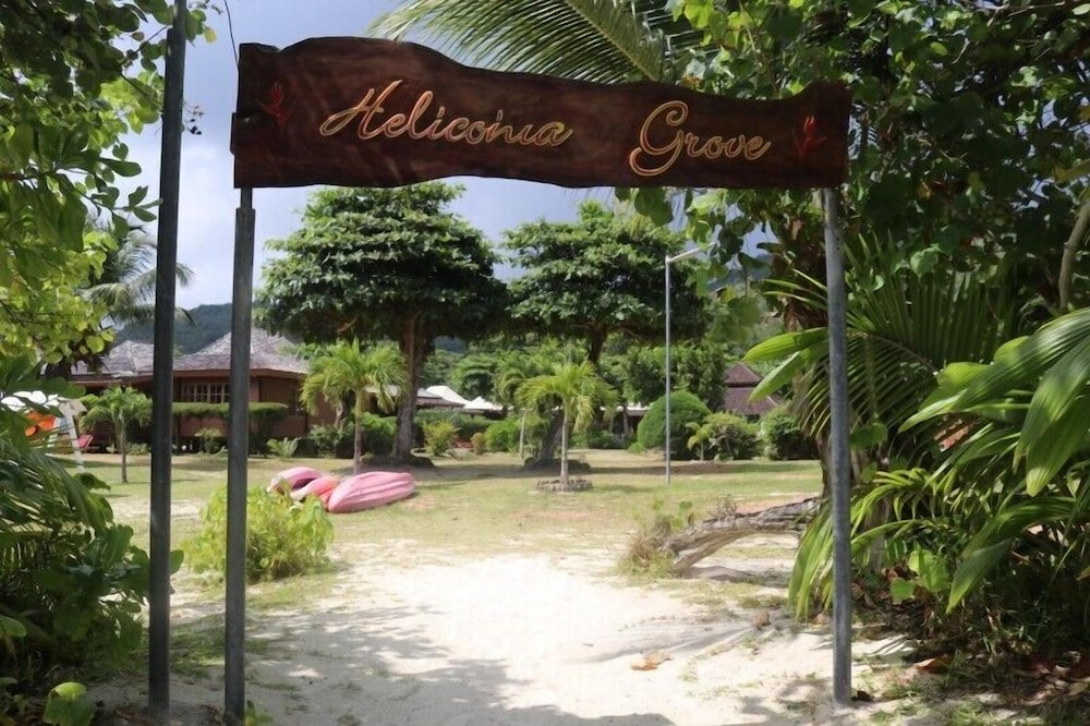 Heliconia Grove 40/46