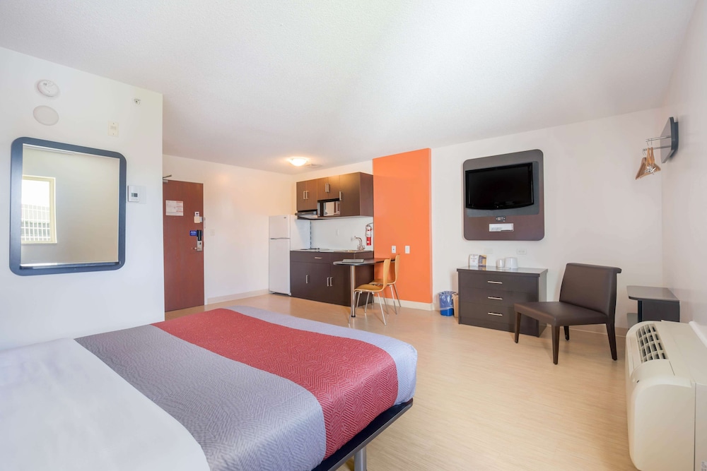 Motel6 Kingston, ON 29/62