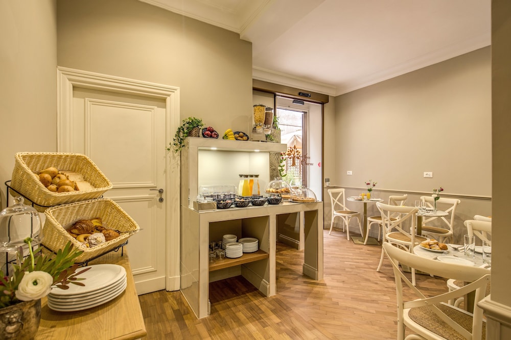 Charme Spagna Boutique Hotel 62/77