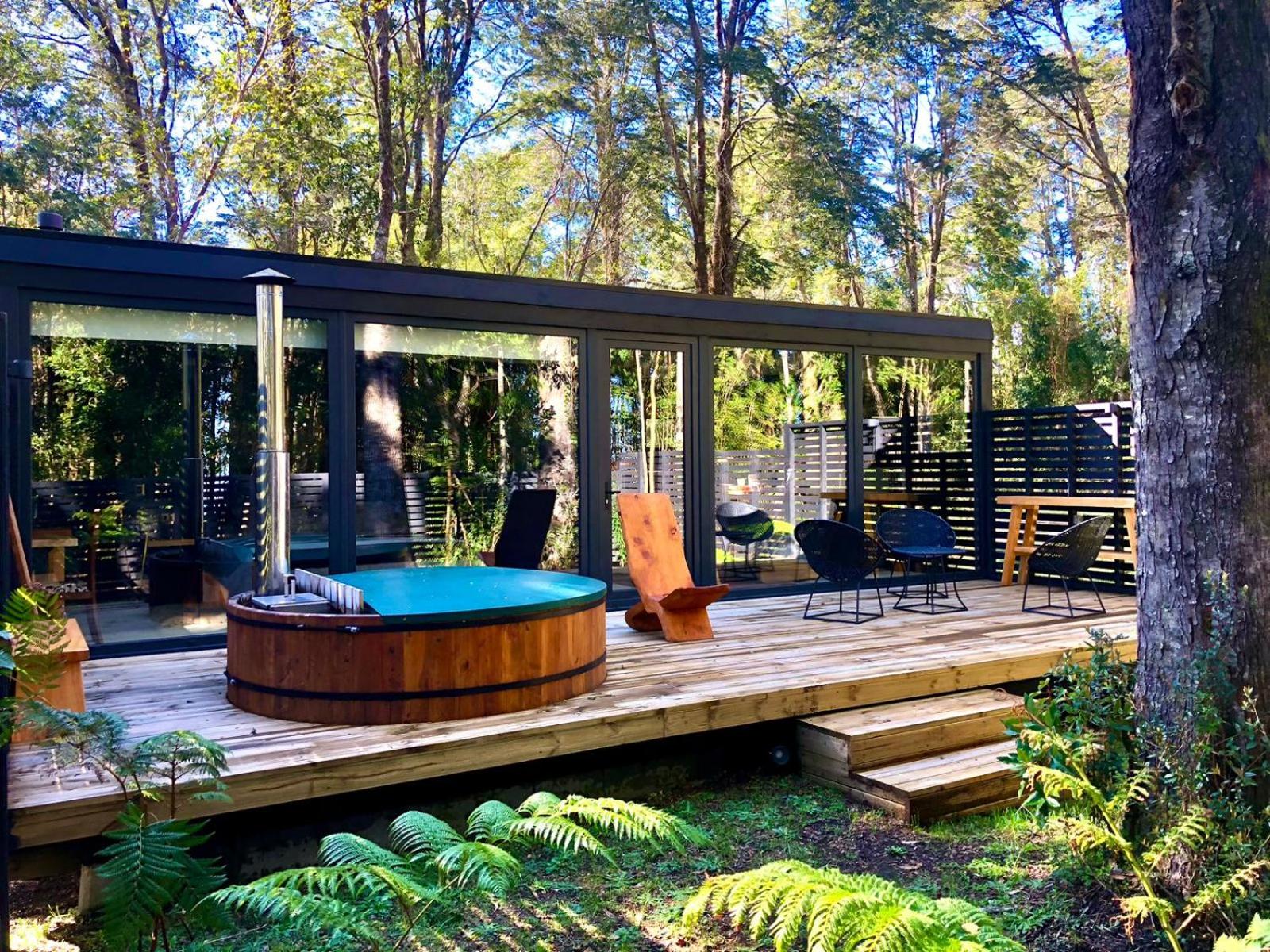 Calma Cabins 1/8