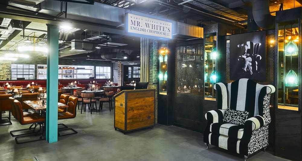 New Road Hotel 40/53