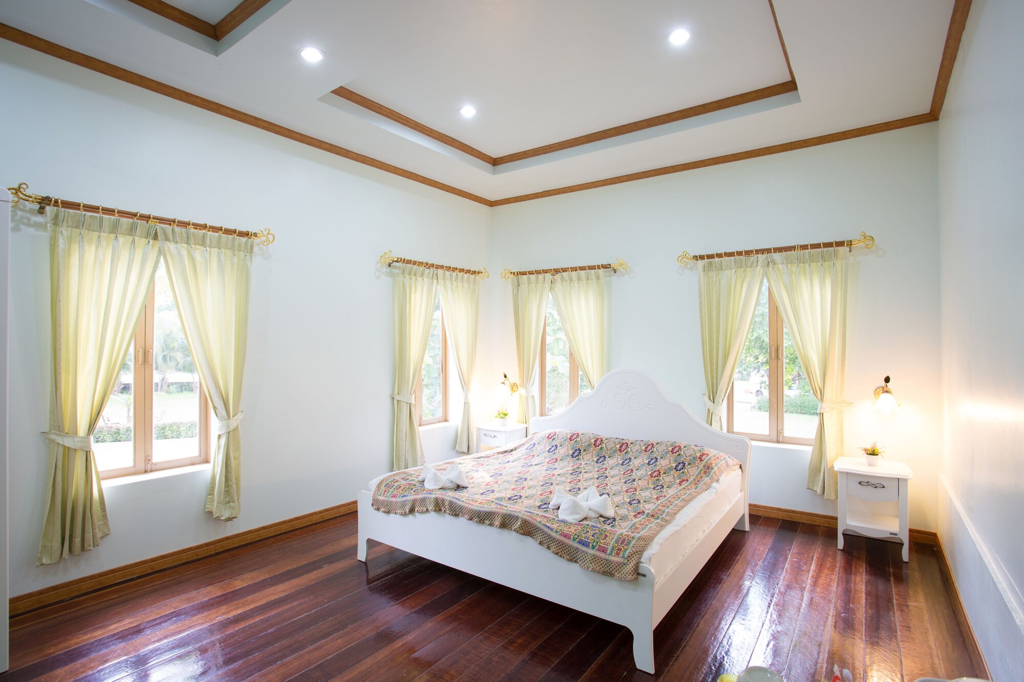 Thai, Villa, 1 Queen and 4 Single Beds