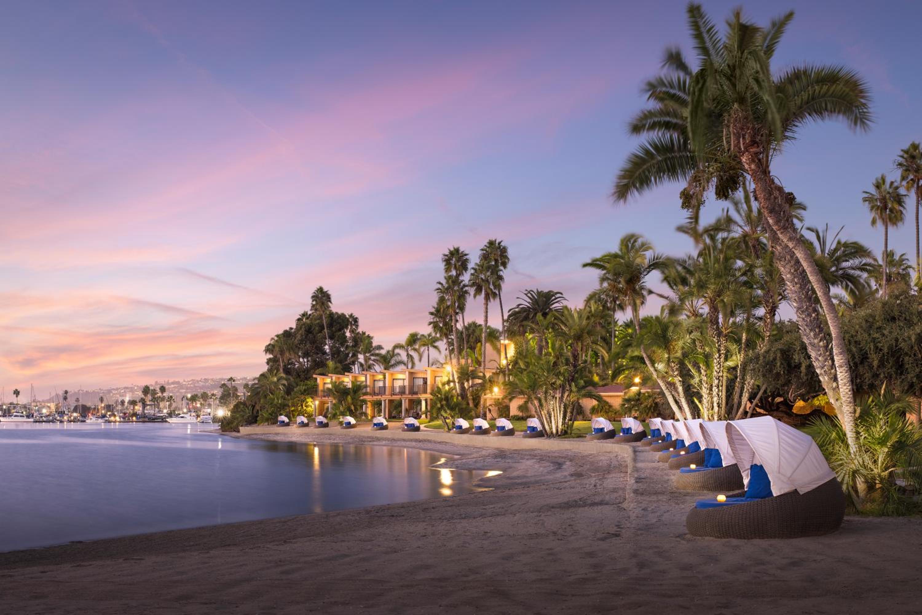 Suite, King Bed, Queen Bed, Beach Front, Patio, Accessible 4/4