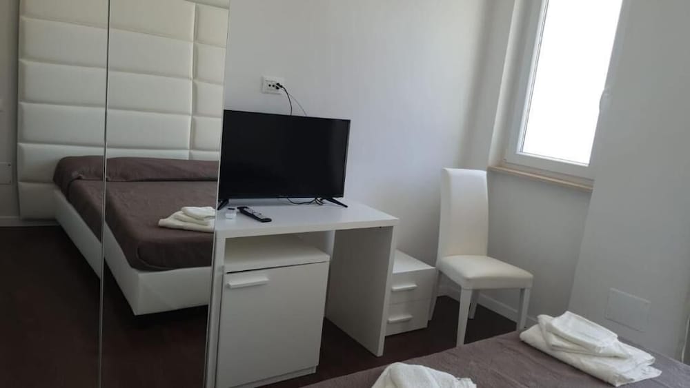 Hotel Artemide Mare 24/40
