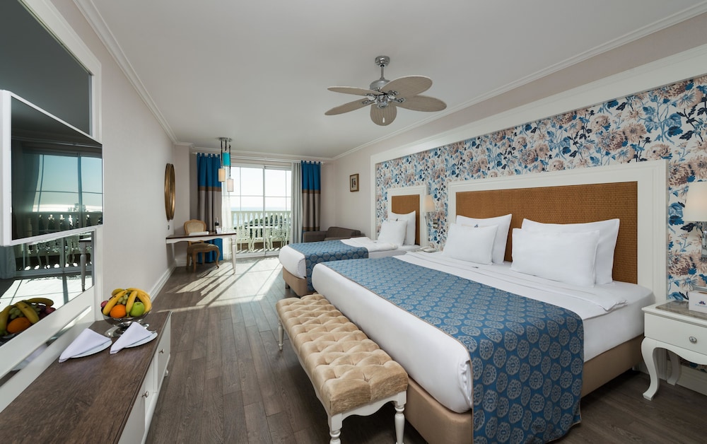 Rubi Platinum Spa Resort and Suites 24/72