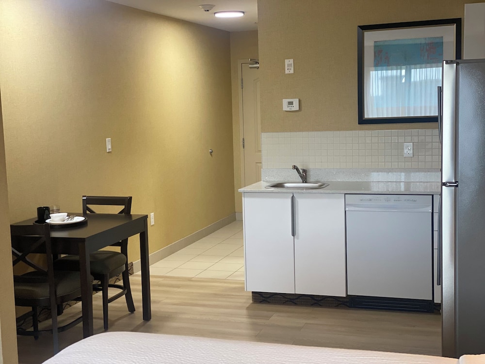 Wingate by Wyndham Fort Saskatchewan 11/64