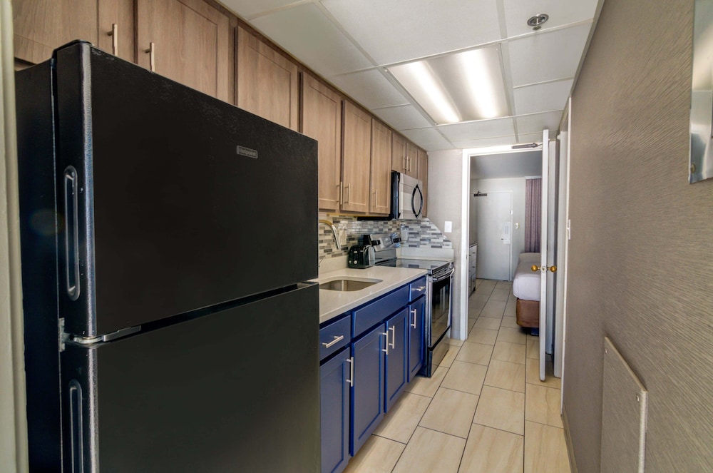 Captains Quarters Resort 19/72