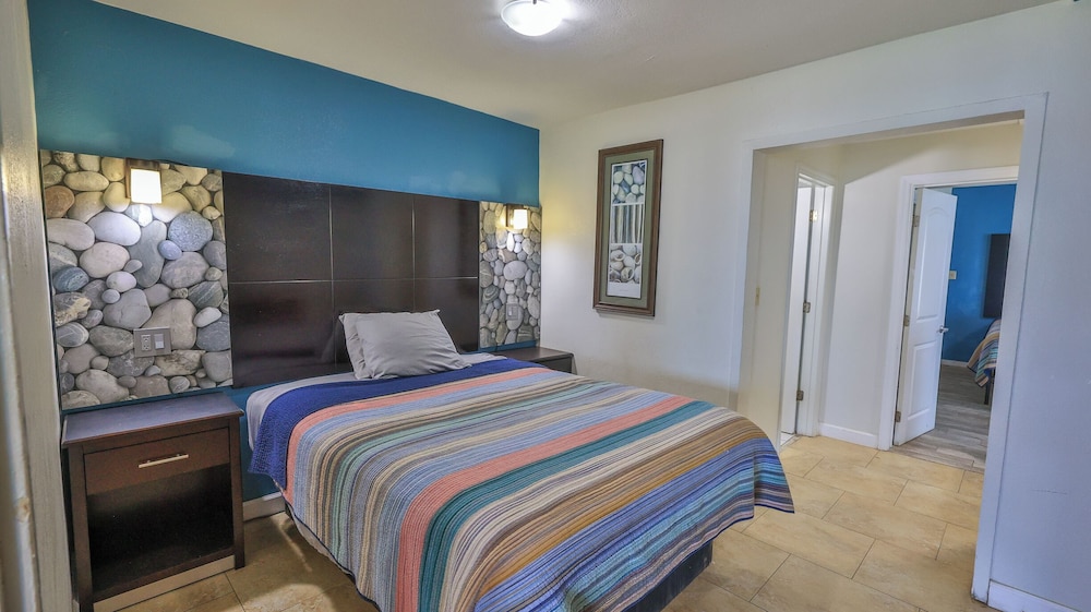 2 Bedrooms, Family, Apartment, 1 Queen and 2 Double Beds, Ocean Front