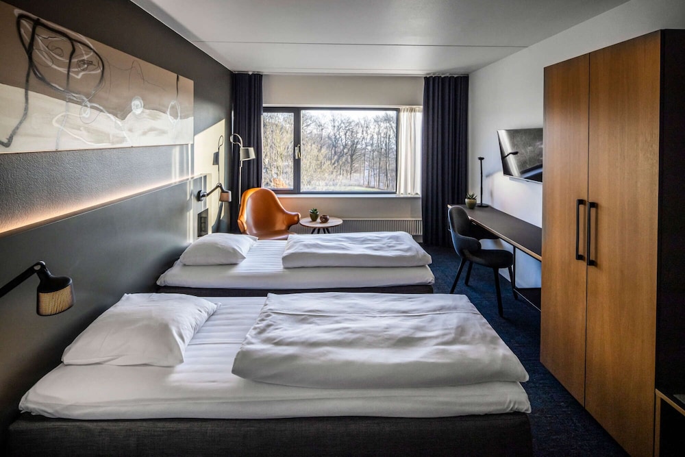 غرفة قياسية بسريرين منفصلين