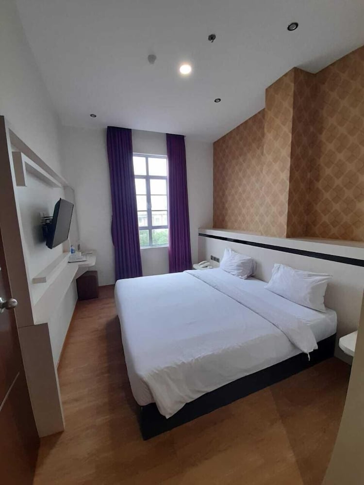 Blitz Hotel Batam Centre 16/37