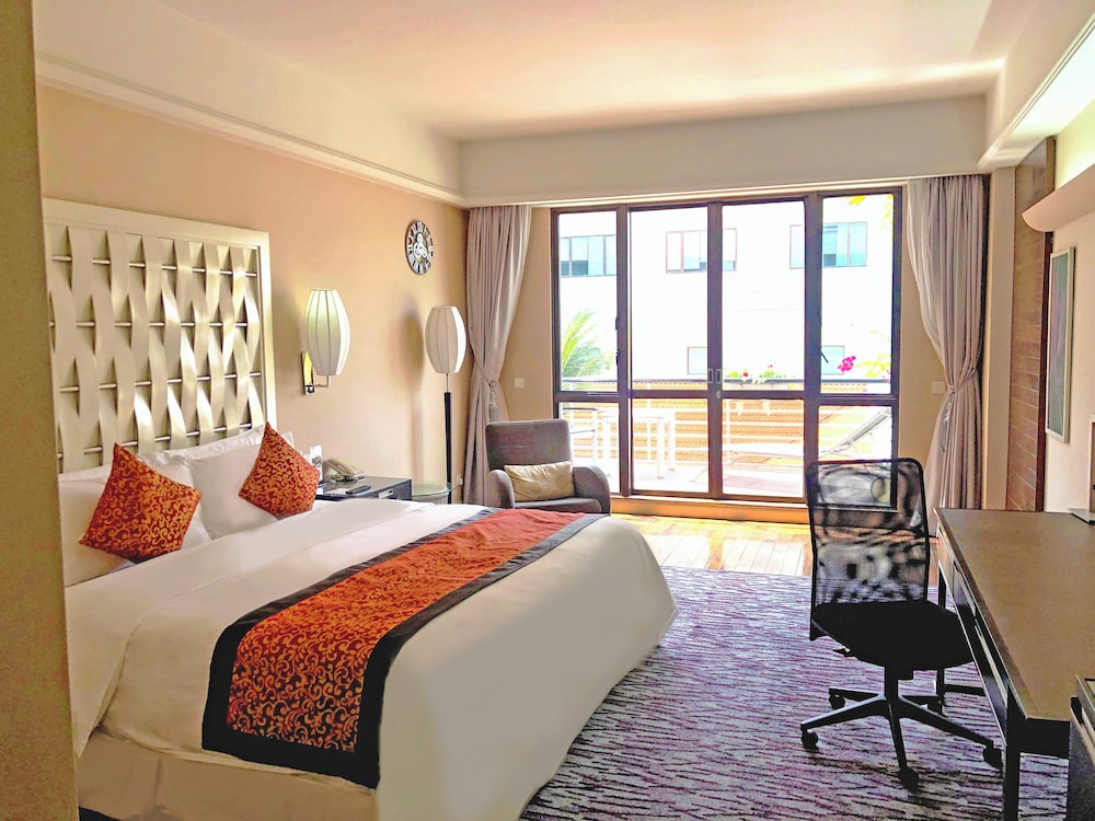 PREMIER, KING BED, BALCONY