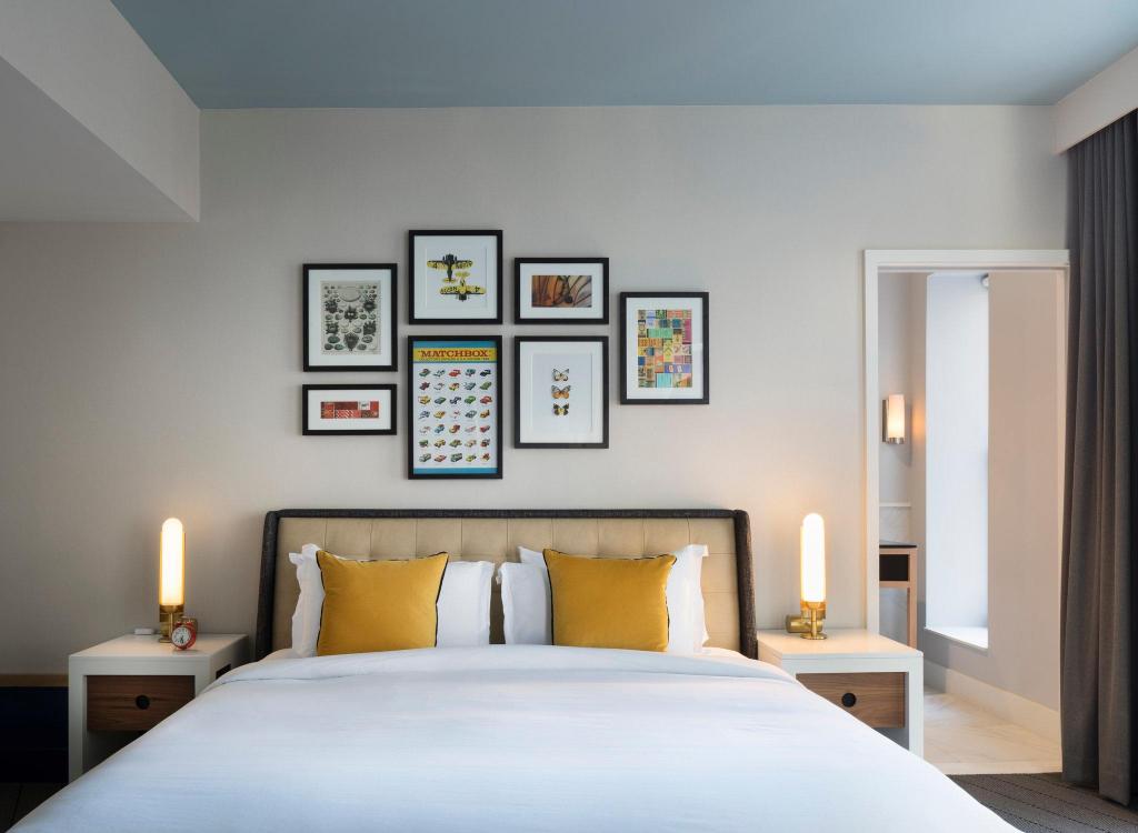Essential, King Bed, City View