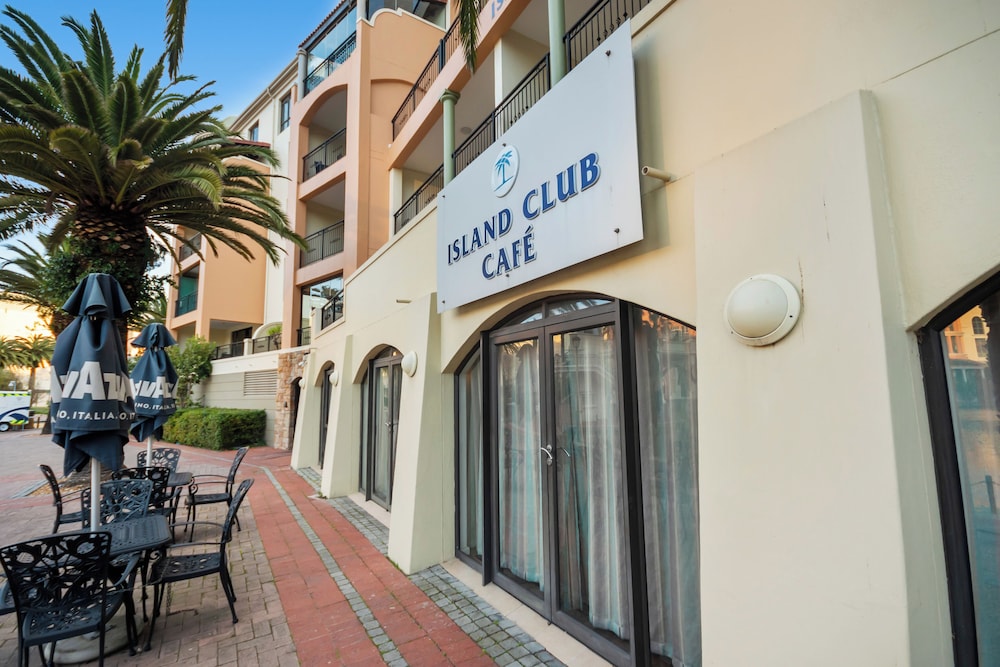 Cape Town City Accommodation the Island Club 2/69