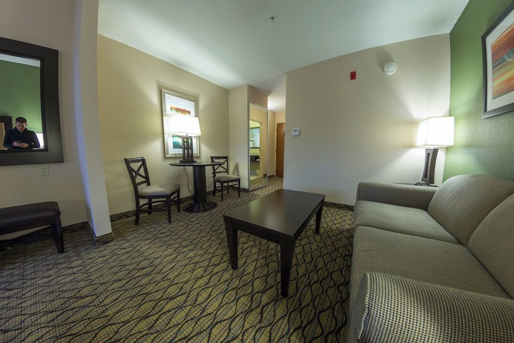 Holiday Inn Express Hotel & Suites Winchester 33/50