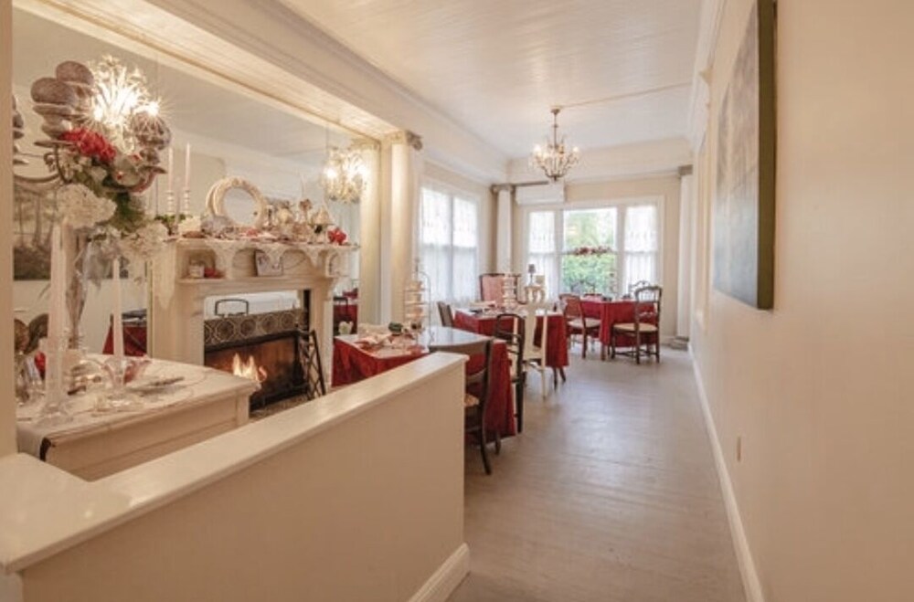 Mathis House, A Victorian Bed & Breakfast and Tea Room at 600 Main 30/50