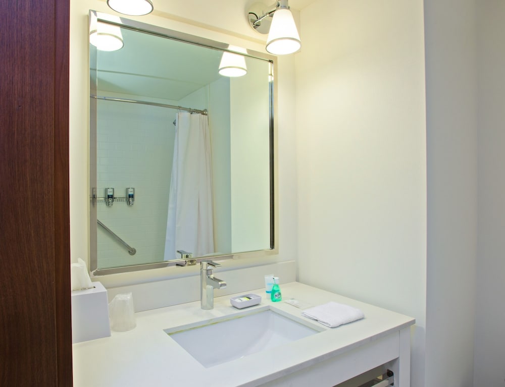 Fairfield Inn & Suites by Marriott Chattanooga 37/42