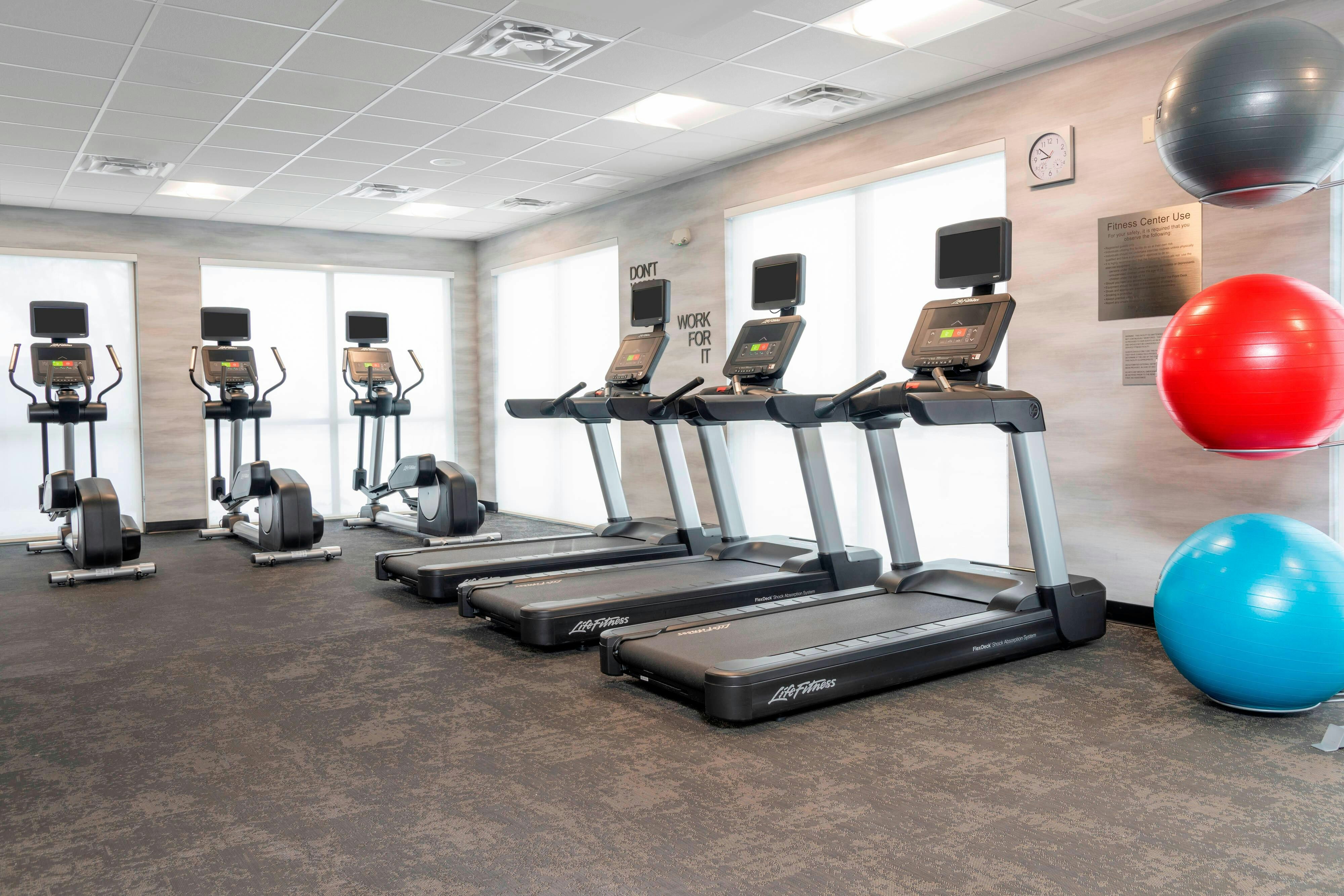 Fairfield Inn And Suites Fair Oaks Farms 32/56