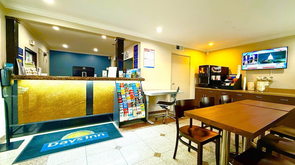 Days Inn By Wyndham Los Angeles Lax Redondo Manhattan Beach 15/56