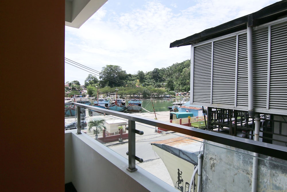 Oyo 592 Budget Hotel By The Harbour 3/28