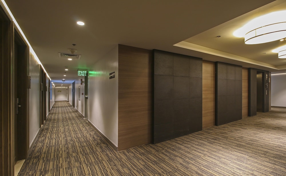 The Mini Suites - Eton Tower Makati 12/63