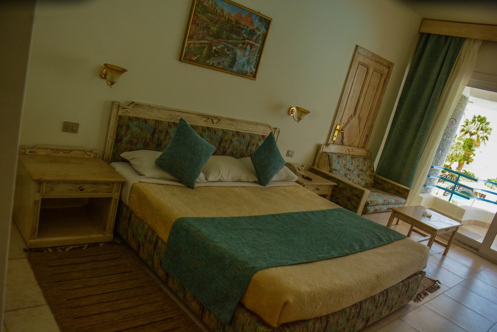 Queen Sharm Resort 15/50