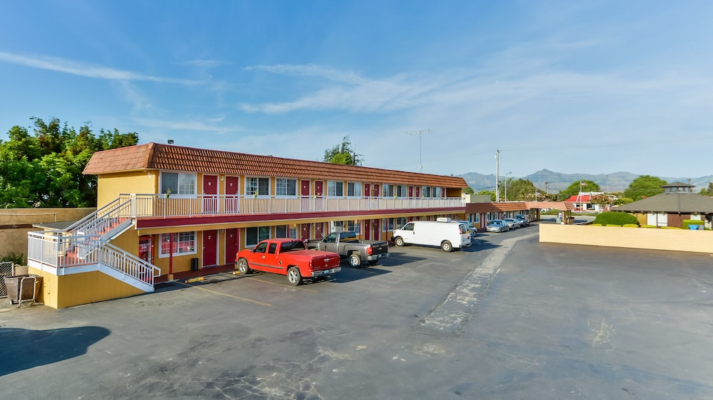 Hollister Inn 5/28