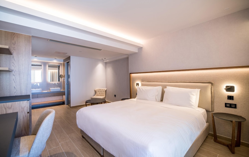 Urban, Chic, King Bed, City View, Outdoor Jetted Tub