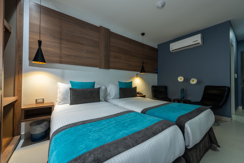 HOTEL BLUE CONCEPT 17/65